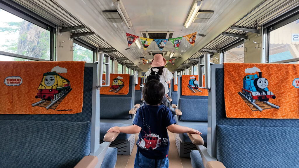 トーマスの装飾がされた車内。乗った瞬間から特別感がありました。
